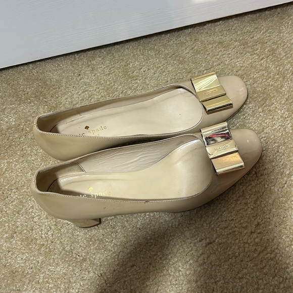 Kate Spade Dijon Gold Bow Patent Leather Pumps - Picture 9 of 9